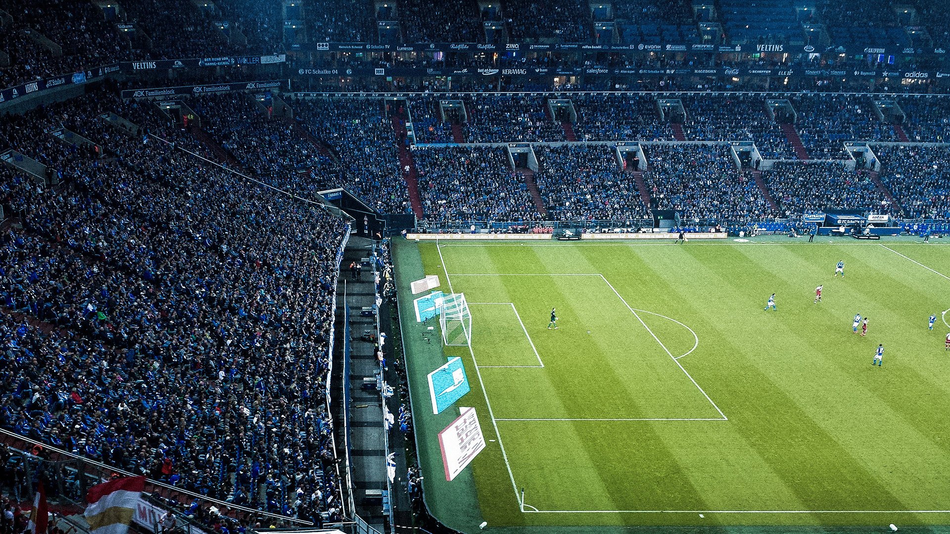 米兰主帅收到警告，球迷质疑战术调整，米兰下场